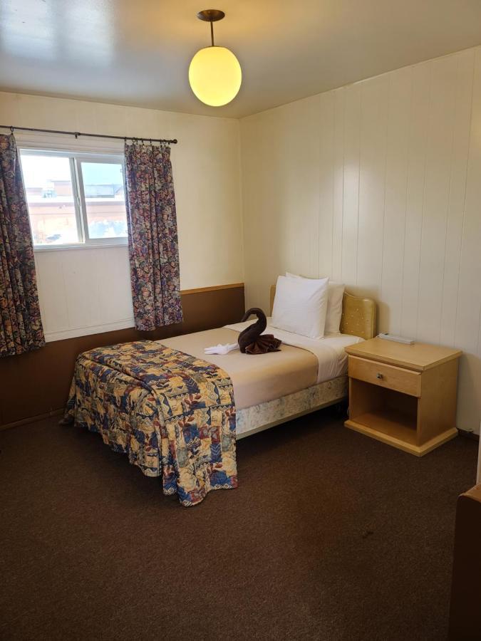 Midtown Motel On Alaska Ave Dawson Creek Eksteriør billede